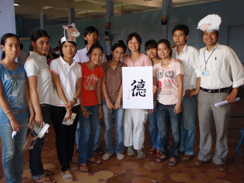 Picture of Dr. Masequesmay with some of her students in Hue.