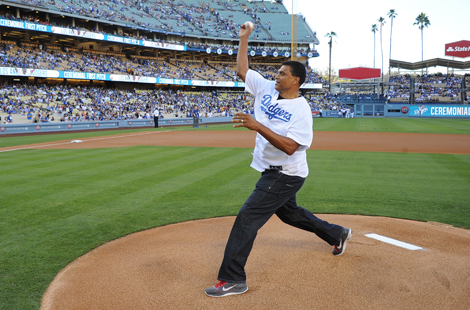 Reggie Theus Pitches