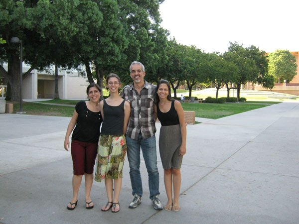 The students Thalyta, Ludmila and Lorena with Prof.Euri on the CSUN campus.