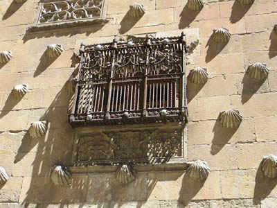 Casa_de_las_Conchas_window