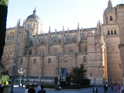 Catedral_de_Salamanca_lateral