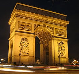L'arc de Triomphe at night