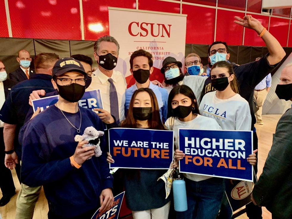 Governor Newsom poses with a group of CSUN Students