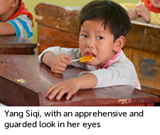 Yang Siqi, with an apprehensive and guarded look in her eyes