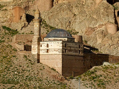 mosque built in mountain side