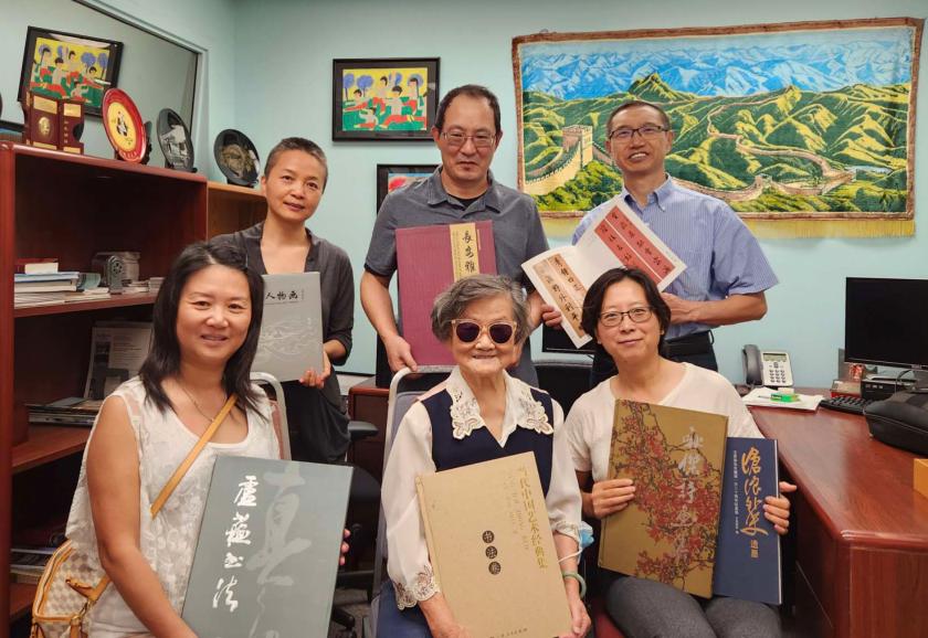 Ms. Peng Xiujuan donated 100 books to CSUN China Institute