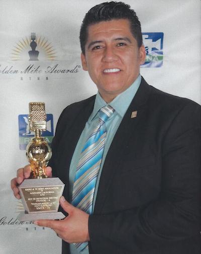 Professor Julio César Ortiz accepts his fourth Golden Mike award during the Jan. 25 Radio and Television News Association of Southern California ceremony