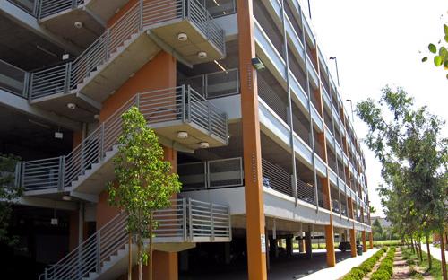 Aug. 2005: The university opens the new B3 parking structure, the campus’ largest with 2,063 spaces, across from the Sierra Complex. Campus parking improves dramatically. 