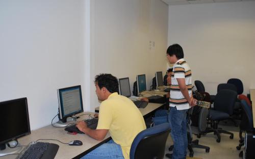 students in civil engineering computer lab 2