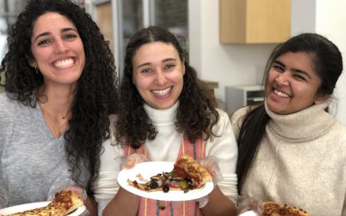 IESC Coffee Hour Welcome Spring 2020: students eating pizza