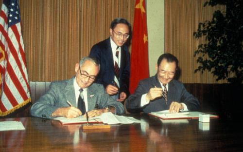 1981: President Cleary signs university’s first foreign student exchange agreement with China, and later with schools in Japan, Ukraine, South Korea, Brazil, Taiwan and the Netherlands. 