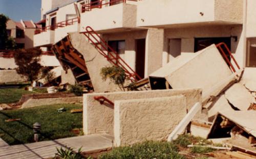 1998: The University Tower Apartments housing complex, closed in 1991 and then further damaged by the Northridge earthquake, is demolished. 