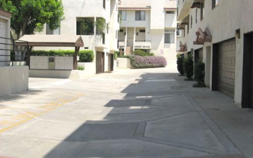 College Court Townhomes - Driveway