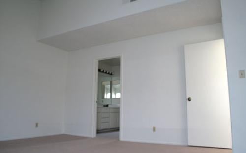 College Court Townhomes : Unit A - Master Bathroom