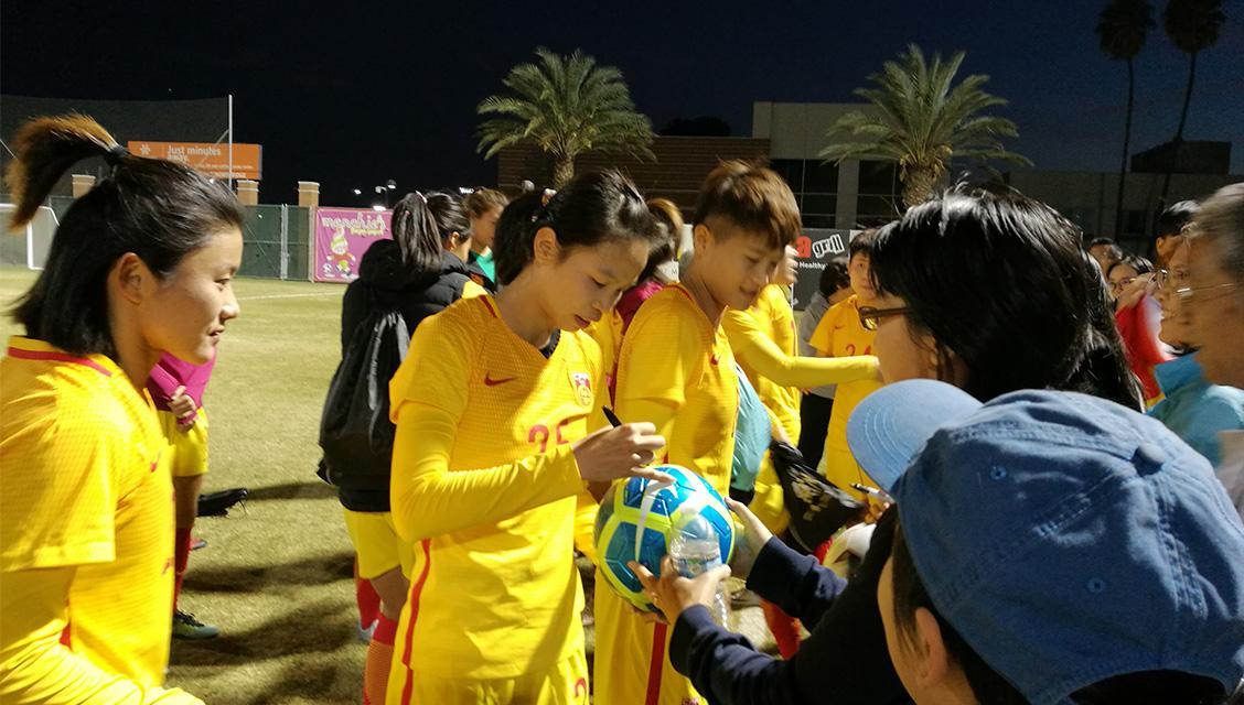 China-Women-Soccer-Team_09